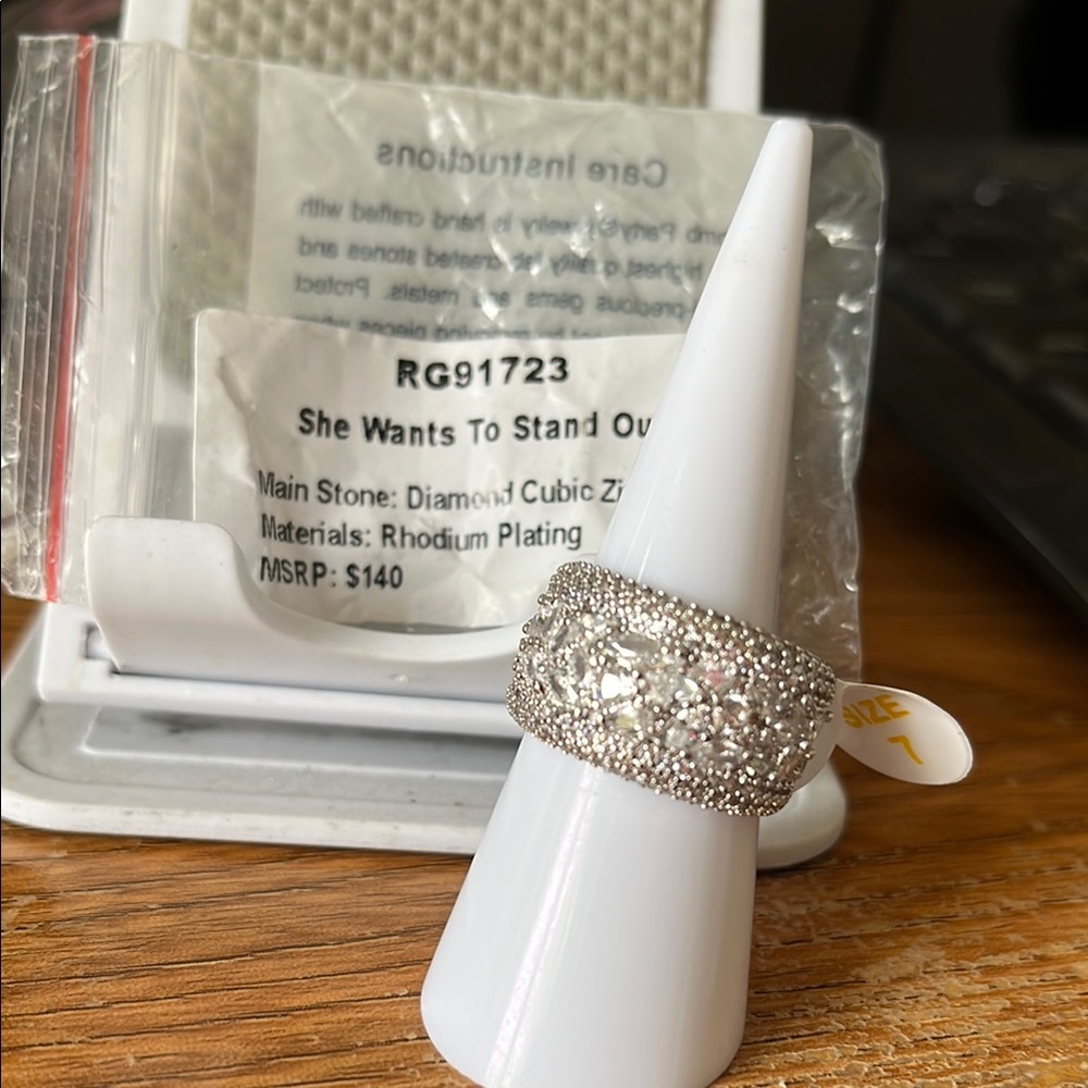 Bomb Party April She Wants To Stand Out sz 7  Rhodium CZ Ring